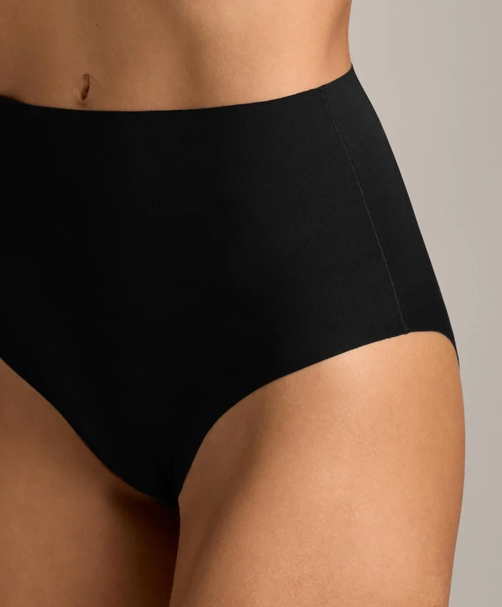 2 culottes classiques taille moyenne invisibles en mélange de polyamide 2 culottes classiques taille moyenne invisibles en mélange de polyamide