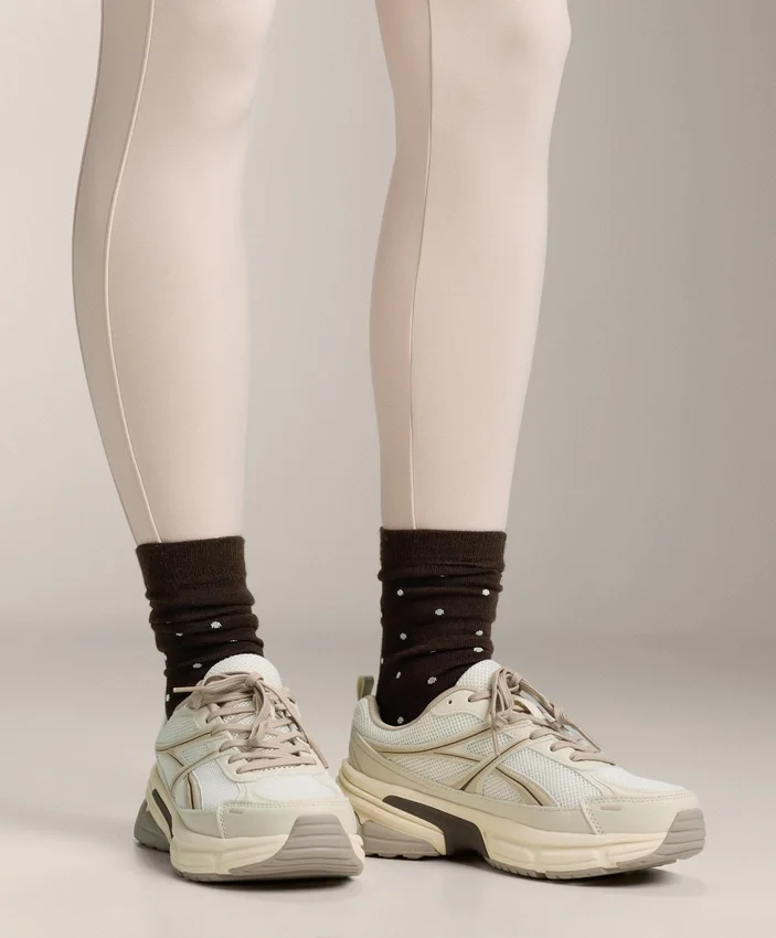 2 paires de chaussettes classiques 55 % modal, 10 % cachemire 2 paires de chaussettes classiques 55 % modal, 10 % cachemire