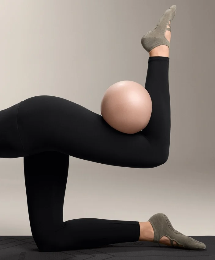 2 paires de chaussettes de yoga et de Pilates en coton mélangé avec bandes croisées 2 paires de chaussettes de yoga et de Pilates en coton mélangé avec bandes croisées