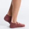2 paires de chaussettes invisibles rembourrées en coton mélangé pour le yoga et le Pilates, avec bandes croisées 2 paires de chaussettes invisibles rembourrées en coton mélangé pour le yoga et le Pilates, avec bandes croisées