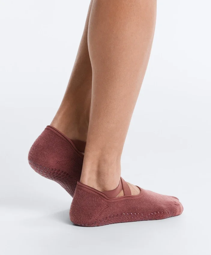 2 paires de chaussettes invisibles rembourrées en coton mélangé pour le yoga et le Pilates, avec bandes croisées 2 paires de chaussettes invisibles rembourrées en coton mélangé pour le yoga et le Pilates, avec bandes croisées