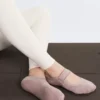 2 paires de chaussettes invisibles rembourrées en coton mélangé pour le yoga et le Pilates, avec large bande élastique 2 paires de chaussettes invisibles rembourrées en coton mélangé pour le yoga et le Pilates, avec large bande élastique