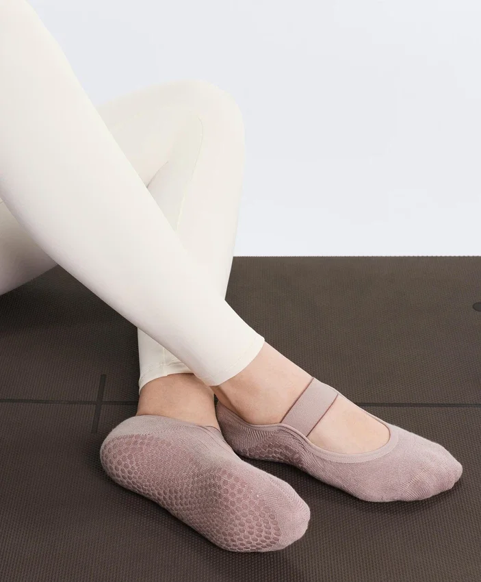 2 paires de chaussettes invisibles rembourrées en coton mélangé pour le yoga et le Pilates, avec large bande élastique 2 paires de chaussettes invisibles rembourrées en coton mélangé pour le yoga et le Pilates, avec large bande élastique