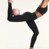 2 paires de chaussettes rembourrées en coton mélangé pour le yoga et le Pilates avec sangles croisées 2 paires de chaussettes rembourrées en coton mélangé pour le yoga et le Pilates avec sangles croisées