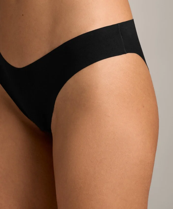 3 culottes de bain classiques en mélange de polyamide sans coutures et à découpe en V 3 culottes de bain classiques en mélange de polyamide sans coutures et à découpe en V