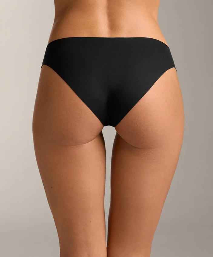 3 culottes de bain classiques en mélange de polyamide sans coutures et à découpe en V 3 culottes de bain classiques en mélange de polyamide sans coutures et à découpe en V