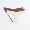 3 Culottes de bikinis classiques invisibles en mélange de polyamide, coupe en V et découpe au laser 3 Culottes de bikinis classiques invisibles en mélange de polyamide, coupe en V et découpe au laser