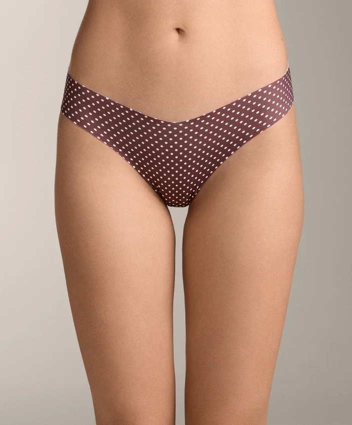 3 Culottes de bikinis classiques invisibles en mélange de polyamide, coupe en V et découpe au laser 3 Culottes de bikinis classiques invisibles en mélange de polyamide, coupe en V et découpe au laser