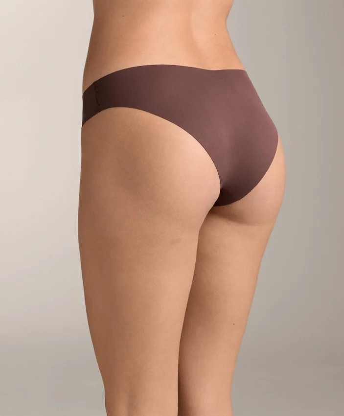 3 Culottes de bikinis classiques invisibles en mélange de polyamide, coupe en V et découpe au laser 3 Culottes de bikinis classiques invisibles en mélange de polyamide, coupe en V et découpe au laser