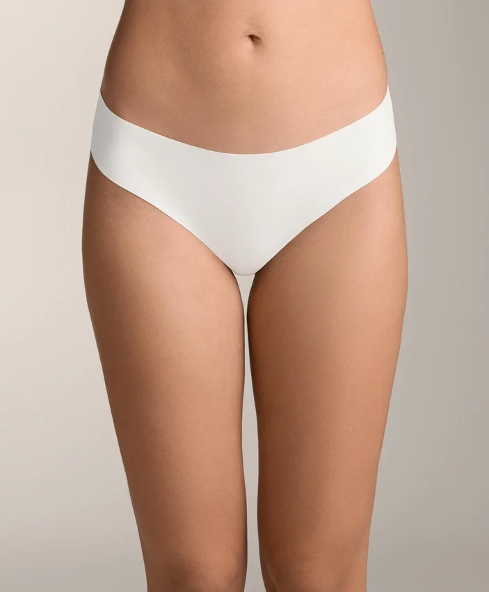 5 culottes brésiliennes en mélange de polyamide découpées au laser 5 culottes brésiliennes en mélange de polyamide découpées au laser