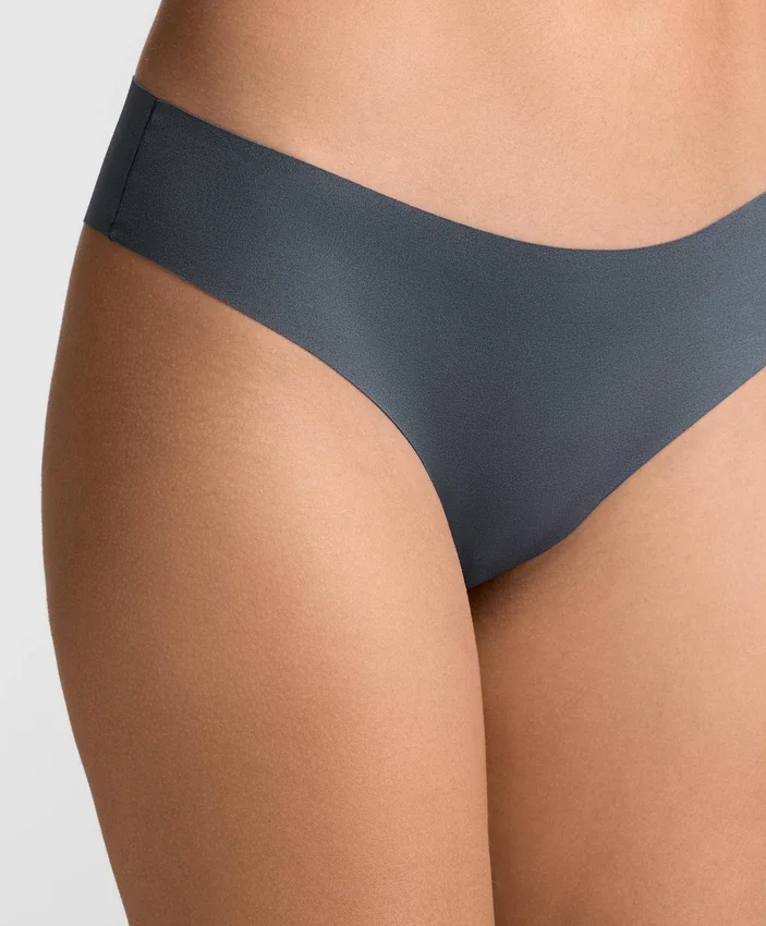 5 culottes brésiliennes en mélange de polyamide découpées au laser 5 culottes brésiliennes en mélange de polyamide découpées au laser