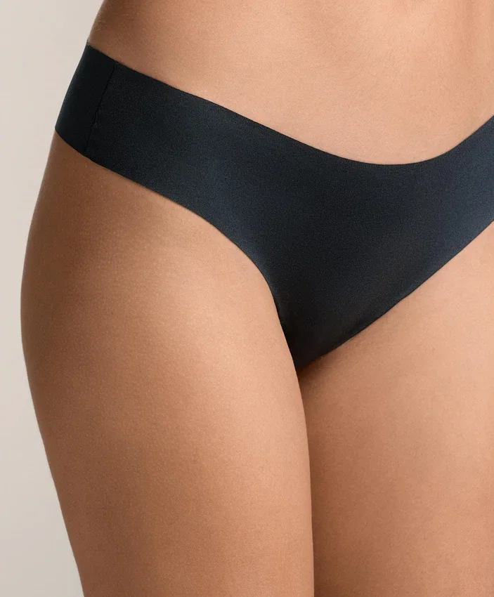 5 culottes brésiliennes en mélange de polyamide découpées au laser 5 culottes brésiliennes en mélange de polyamide découpées au laser