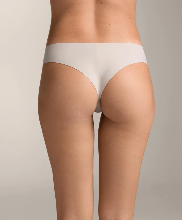 5 culottes brésiliennes en mélange de polyamide découpées au laser 5 culottes brésiliennes en mélange de polyamide découpées au laser