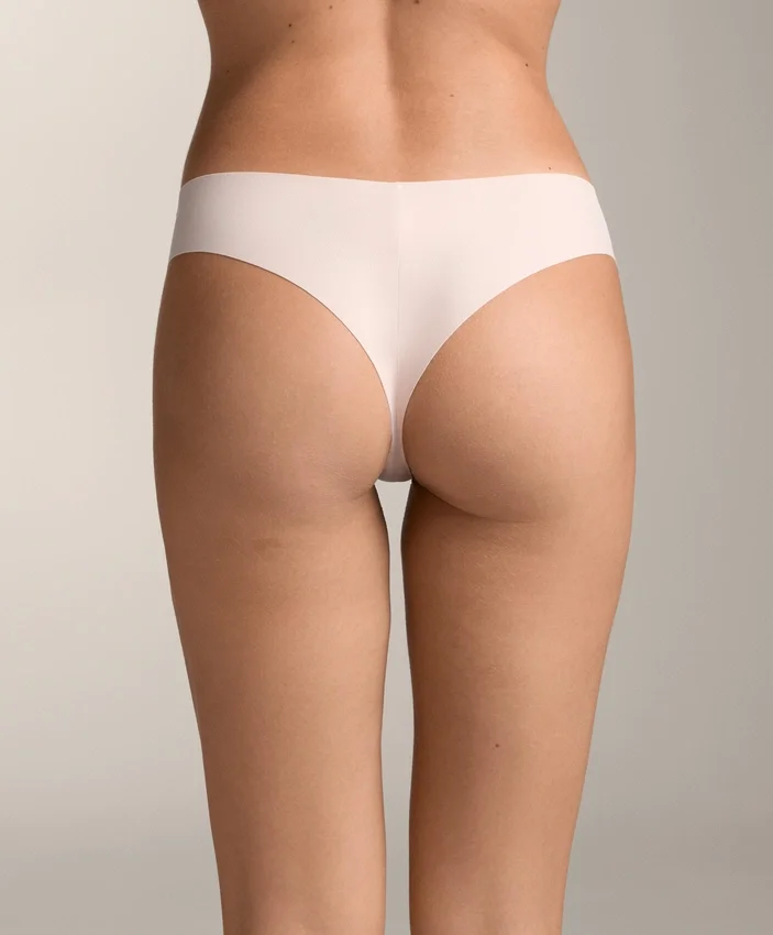 5 culottes brésiliennes en mélange de polyamide découpées au laser 5 culottes brésiliennes en mélange de polyamide découpées au laser