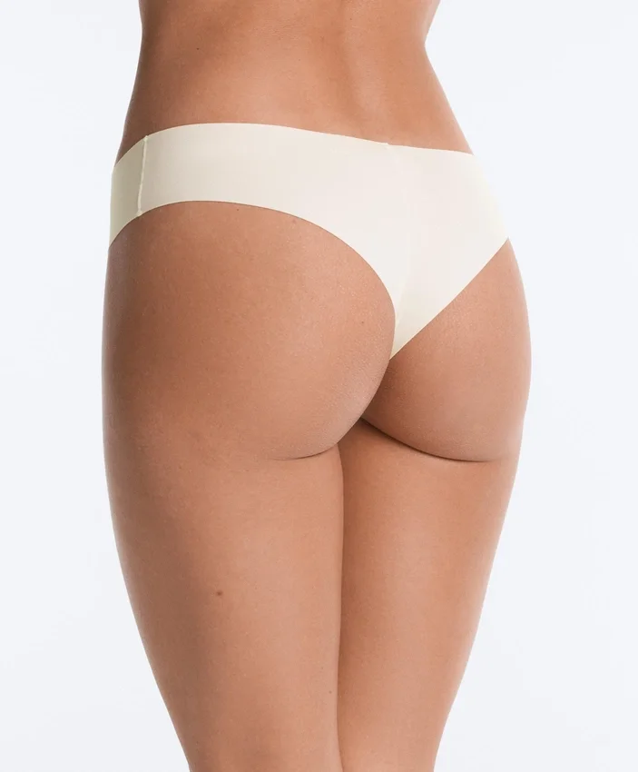 5 culottes brésiliennes invisibles en mélange de polyamide découpées au laser 5 culottes brésiliennes invisibles en mélange de polyamide découpées au laser