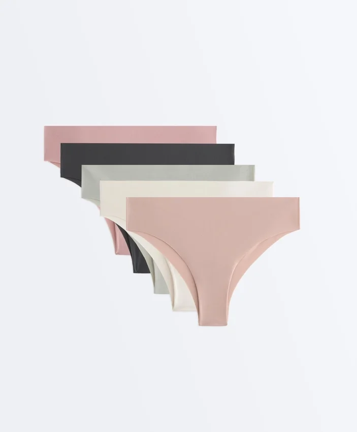 5 culottes brésiliennes invisibles en mélange de polyamide à fines côtes, découpées au laser 5 culottes brésiliennes invisibles en mélange de polyamide à fines côtes, découpées au laser