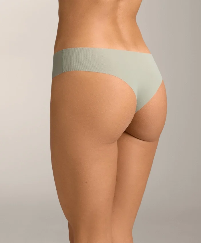5 culottes brésiliennes invisibles en mélange de polyamide à fines côtes, découpées au laser 5 culottes brésiliennes invisibles en mélange de polyamide à fines côtes, découpées au laser