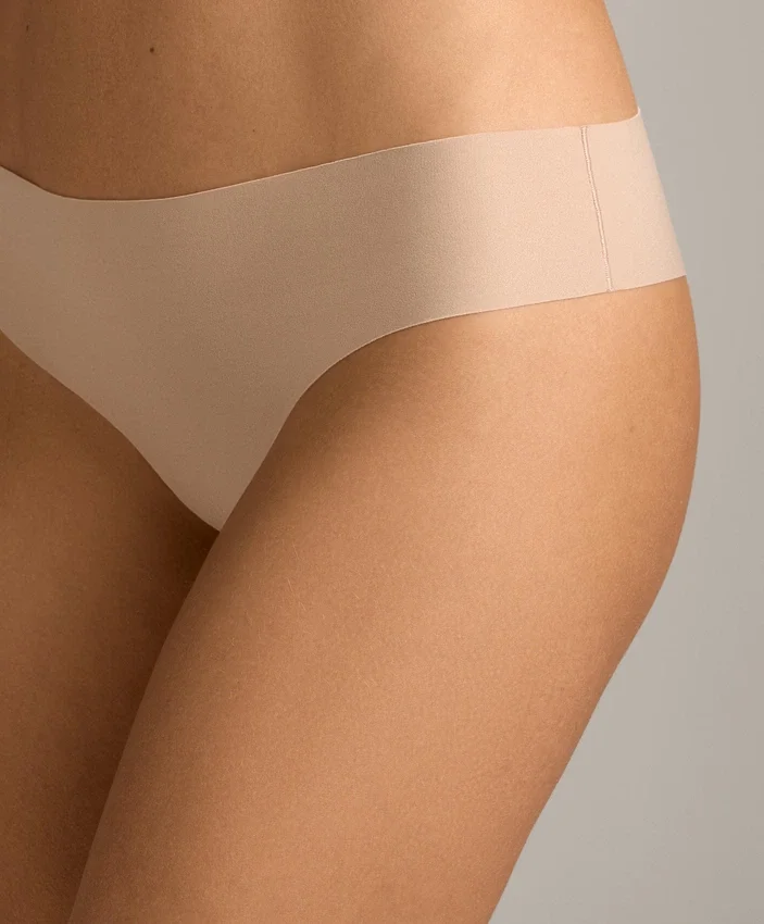 5 culottes brésiliennes invisibles en mélange de polyamide Pantone™ 5 culottes brésiliennes invisibles en mélange de polyamide Pantone™
