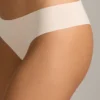 5 culottes brésiliennes invisibles en mélange de polyamide Pantone™ 5 culottes brésiliennes invisibles en mélange de polyamide Pantone™