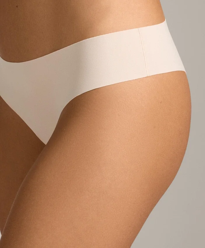 5 culottes brésiliennes invisibles en mélange de polyamide Pantone™ 5 culottes brésiliennes invisibles en mélange de polyamide Pantone™