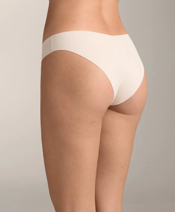 5 culottes classiques en mélange de polyamide invisible Pantone™ à coupe en V 5 culottes classiques en mélange de polyamide invisible Pantone™ à coupe en V