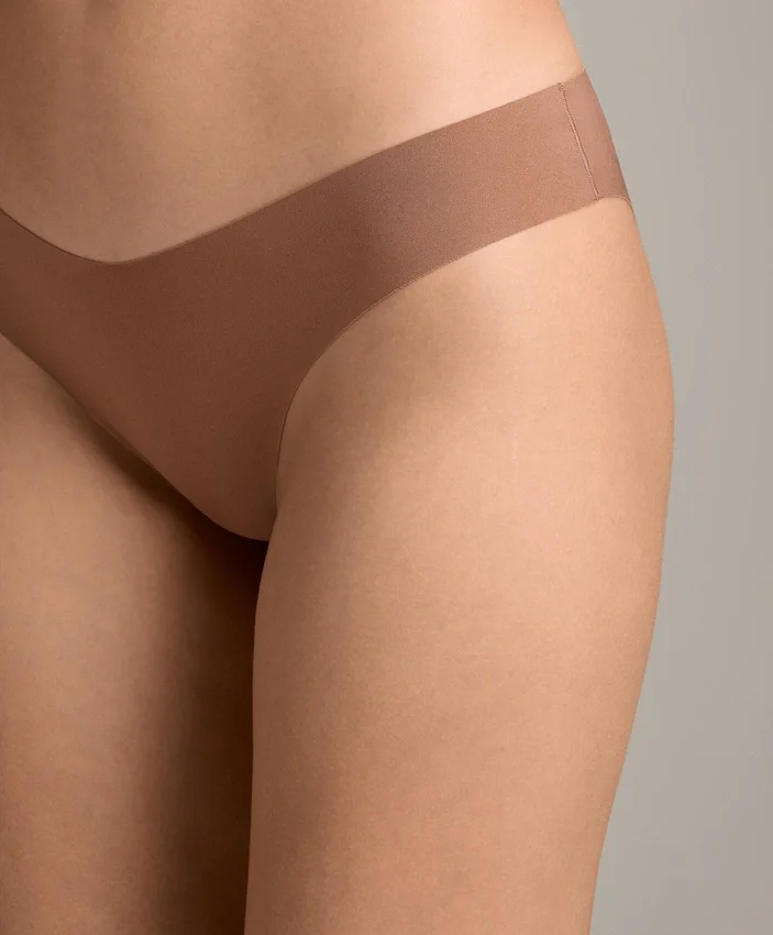 5 culottes classiques en mélange de polyamide invisible Pantone™ à coupe en V 5 culottes classiques en mélange de polyamide invisible Pantone™ à coupe en V