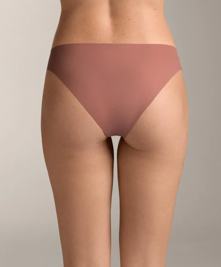 5 culottes classiques en mélange de polyamide invisible Pantone™ à coupe en V 5 culottes classiques en mélange de polyamide invisible Pantone™ à coupe en V