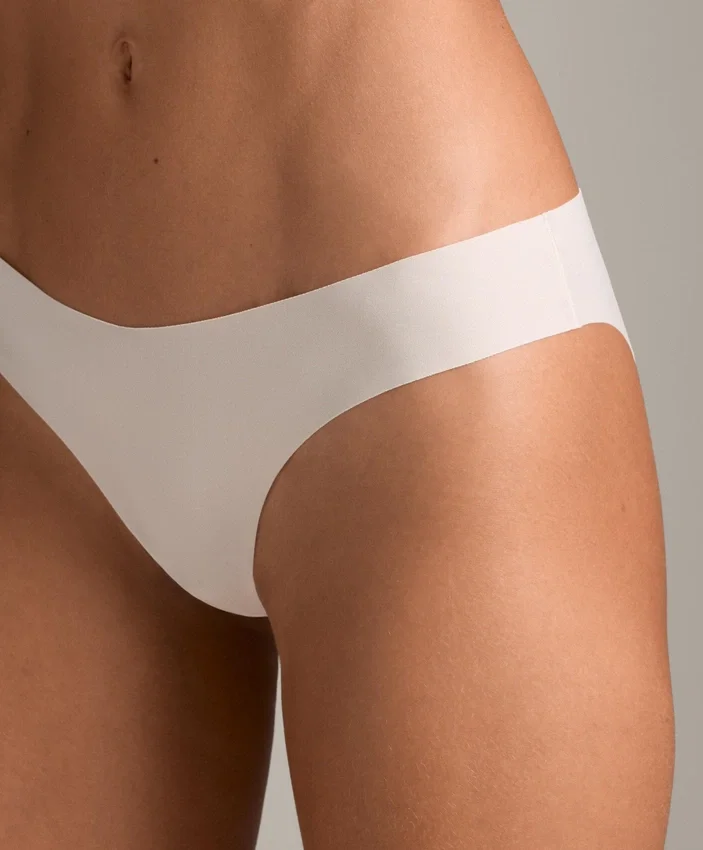 5 culottes classiques invisibles en mélange de polyamide avec coupe en V 5 culottes classiques invisibles en mélange de polyamide avec coupe en V