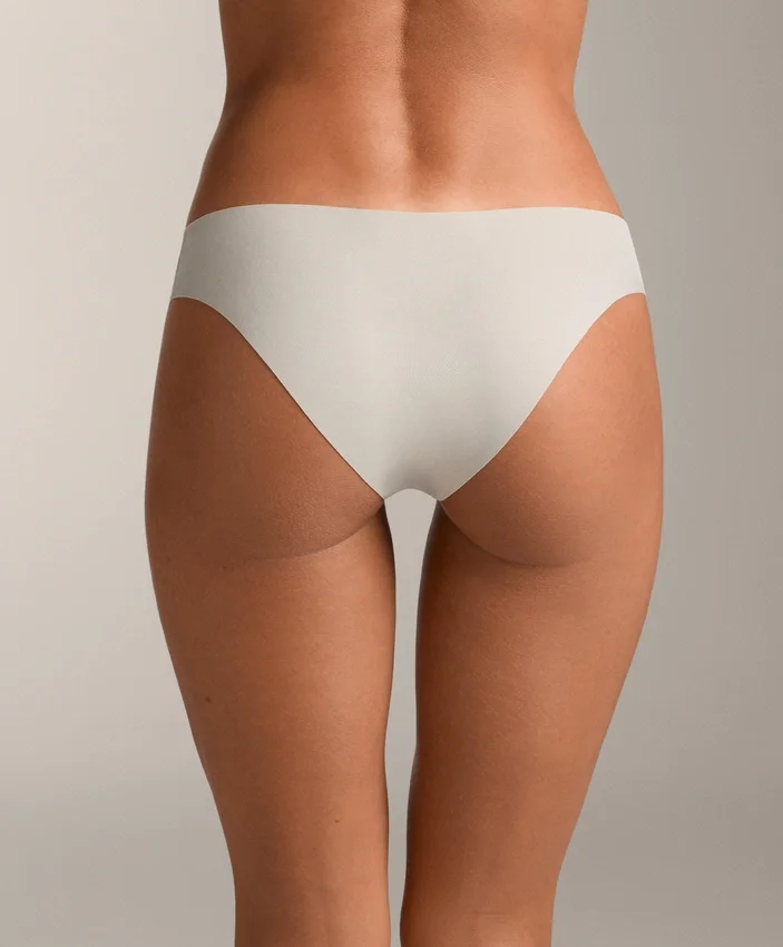 5 culottes classiques invisibles en mélange de polyamide avec coupe en V 5 culottes classiques invisibles en mélange de polyamide avec coupe en V
