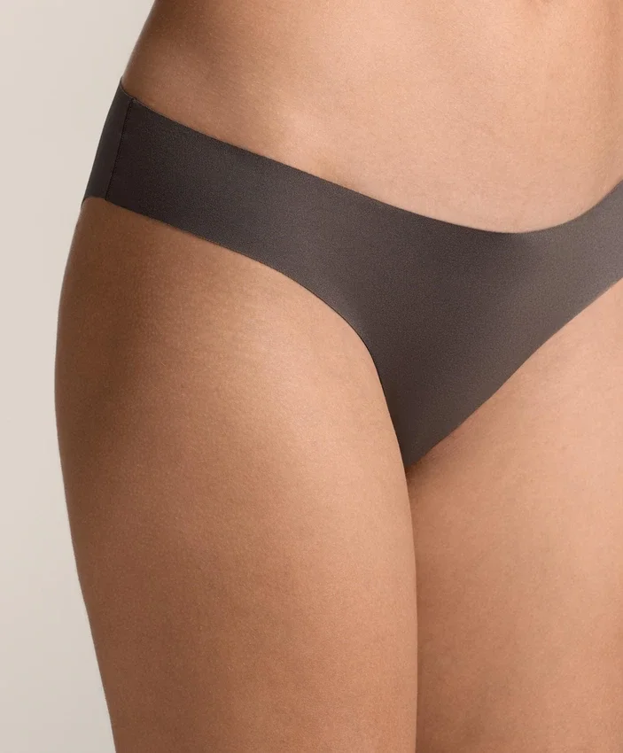 5 culottes de bikinis classiques en mélange de polyamide avec coupe en U 5 culottes de bikinis classiques en mélange de polyamide avec coupe en U