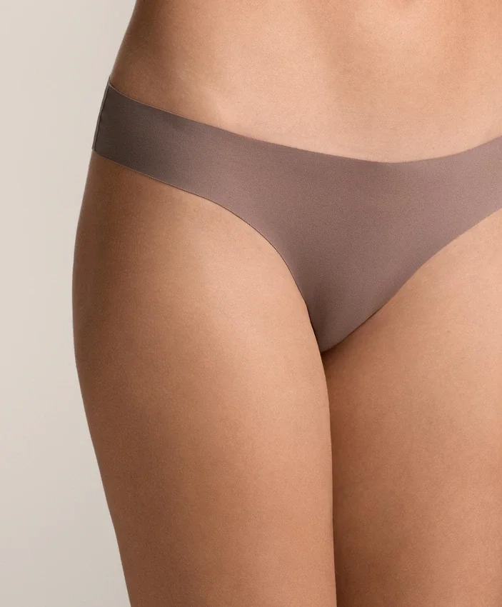 5 culottes de bikinis classiques en mélange de polyamide avec coupe en U 5 culottes de bikinis classiques en mélange de polyamide avec coupe en U