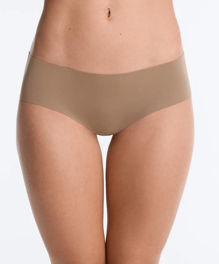 5 culottes taille basse invisibles en mélange de polyamide découpées au laser 5 culottes taille basse invisibles en mélange de polyamide découpées au laser
