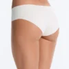 5 culottes taille basse invisibles en mélange de polyamide découpées au laser 5 culottes taille basse invisibles en mélange de polyamide découpées au laser