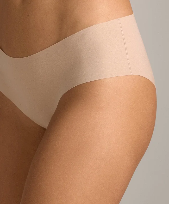 5 culottes taille basse invisibles en mélange de polyamide Pantone™ 5 culottes taille basse invisibles en mélange de polyamide Pantone™