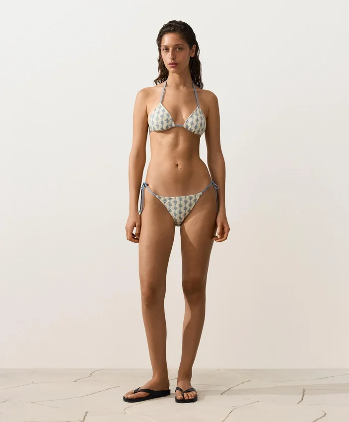 Bikinis à vagues contrastées en crochet Bikinis à vagues contrastées en crochet