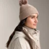 Chapeau en maille mélangée laine avec pompon Chapeau en maille mélangée laine avec pompon