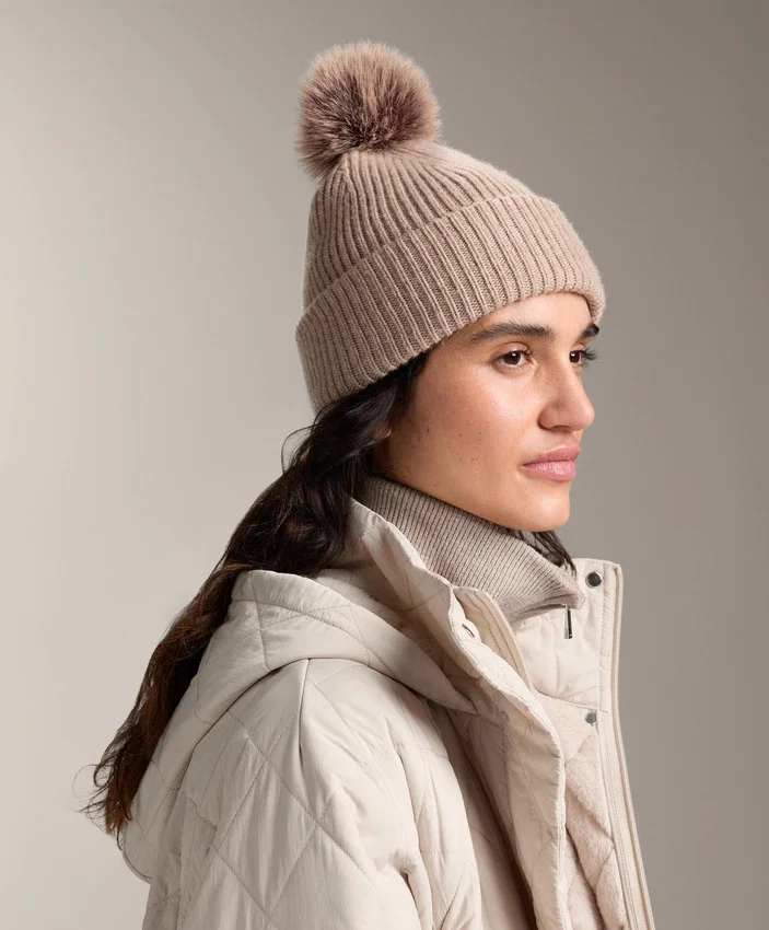 Chapeau en maille mélangée laine avec pompon Chapeau en maille mélangée laine avec pompon