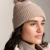 Chapeau en maille mélangée laine avec pompon Chapeau en maille mélangée laine avec pompon