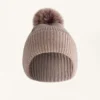 Chapeau en maille mélangée laine avec pompon Chapeau en maille mélangée laine avec pompon