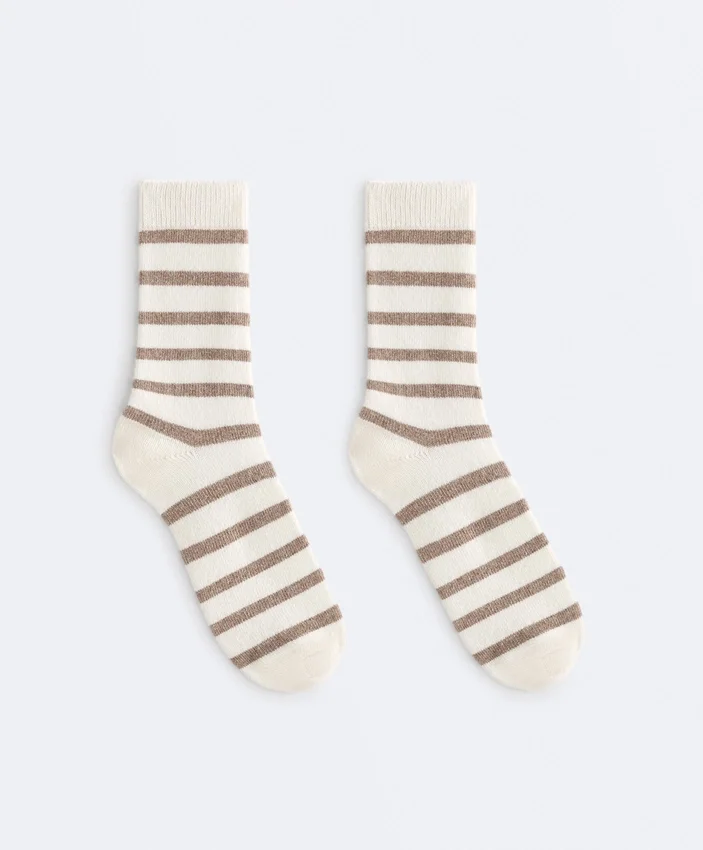 Chaussettes classiques en 19 % cachemire et 12 % laine Chaussettes classiques en 19 % cachemire et 12 % laine