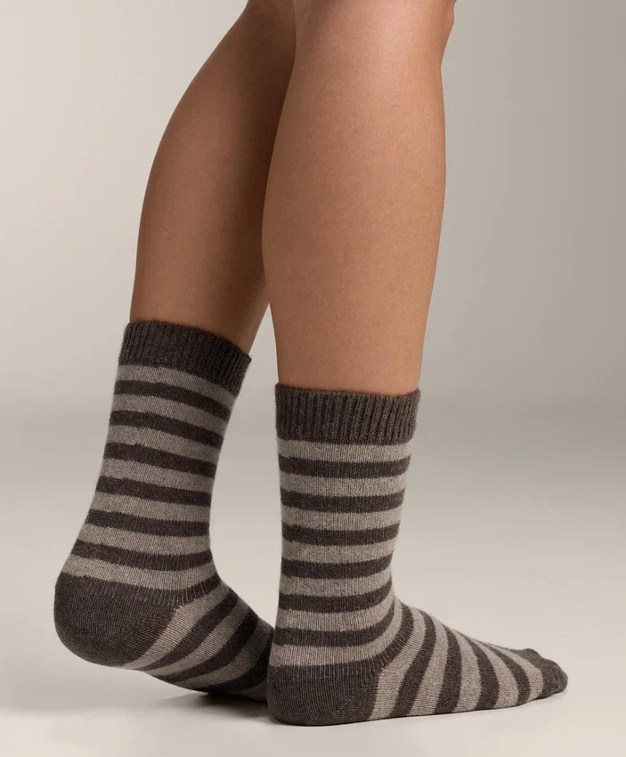 Chaussettes classiques en 19 % cachemire et 12 % laine Chaussettes classiques en 19 % cachemire et 12 % laine