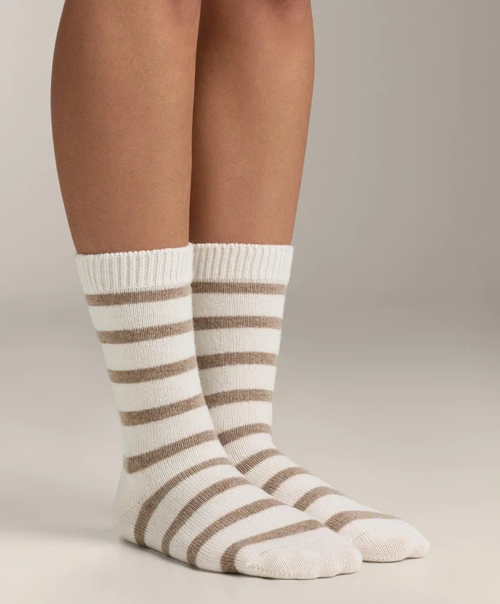 Chaussettes classiques en 19 % cachemire et 12 % laine Chaussettes classiques en 19 % cachemire et 12 % laine