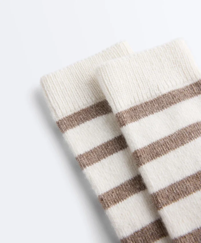 Chaussettes classiques en 19 % cachemire et 12 % laine Chaussettes classiques en 19 % cachemire et 12 % laine