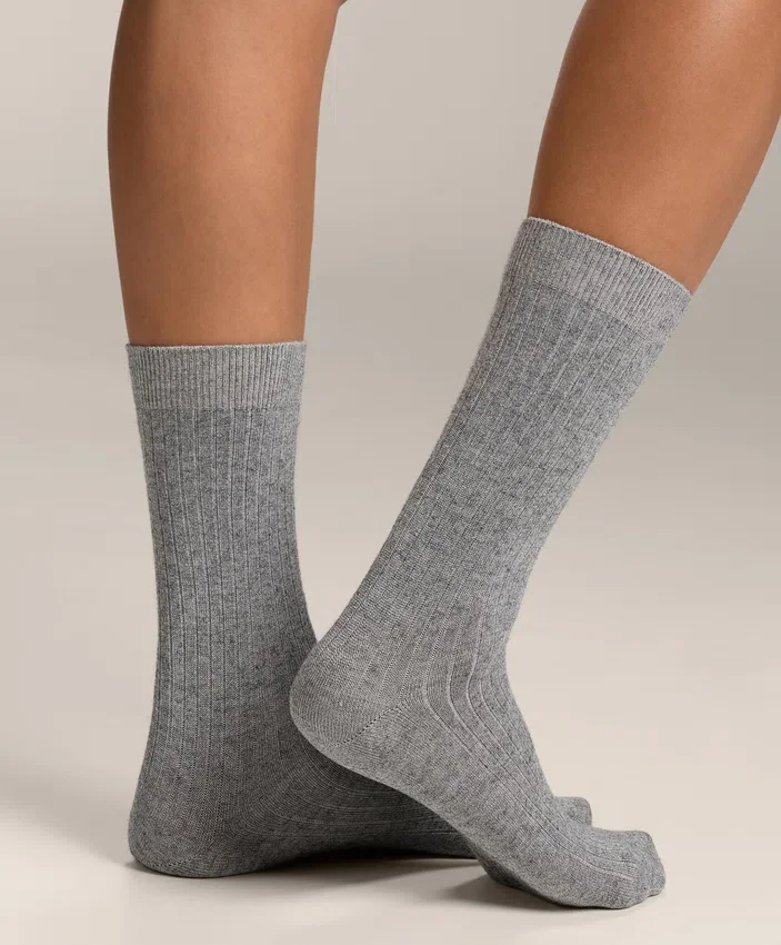 Chaussettes classiques en mélange de modal avec 13 % de cachemire Chaussettes classiques en mélange de modal avec 13 % de cachemire