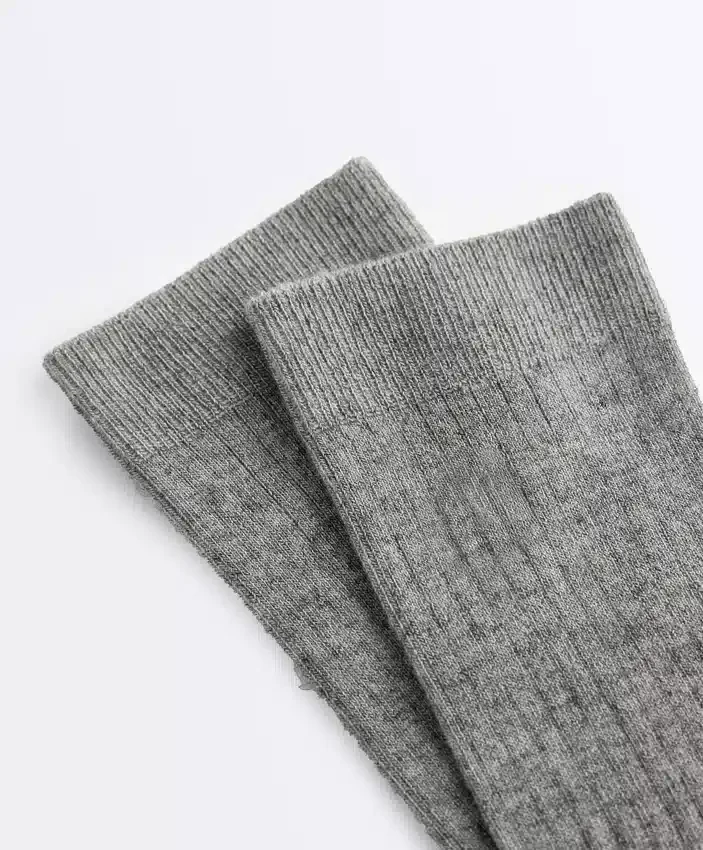 Chaussettes classiques en mélange de modal avec 13 % de cachemire Chaussettes classiques en mélange de modal avec 13 % de cachemire