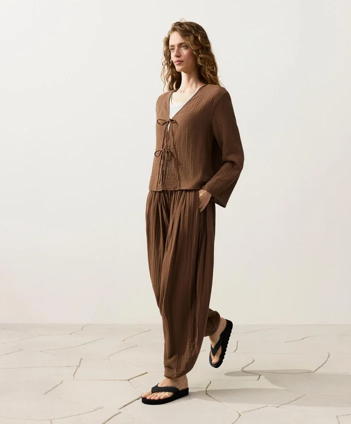 Chemise à manches longues avec liens, 100 % coton Chemise à manches longues avec liens, 100 % coton