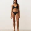Culotte de bain à couverture moyenne avec découpe en U et passepoil Culotte de bain à couverture moyenne avec découpe en U et passepoil