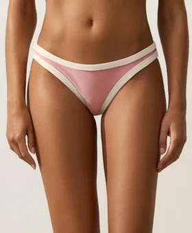 Culotte de bikini à coupe en U et couverture moyenne avec bordure contrastée Culotte de bikini à coupe en U et couverture moyenne avec bordure contrastée