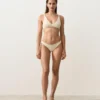 Culottes brésiliennes froncées avec découpe en U Culottes brésiliennes froncées avec découpe en U