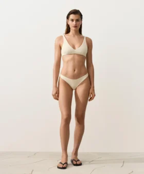 Culottes brésiliennes froncées avec découpe en U